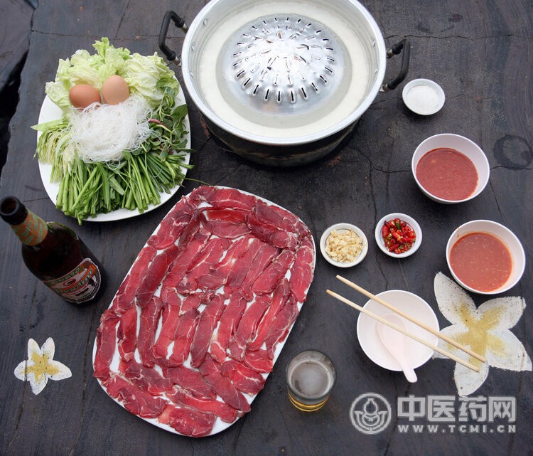 年龄越大应该少吃肉，还是多吃肉？50岁以后，这2种肉尽量少吃点